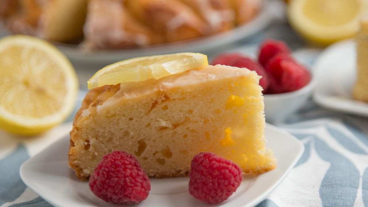 Torta all'acqua e limone senza uova e burro