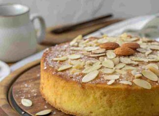 Torta con avena e mandorle