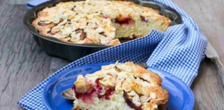 Torta di mandorle e prugne