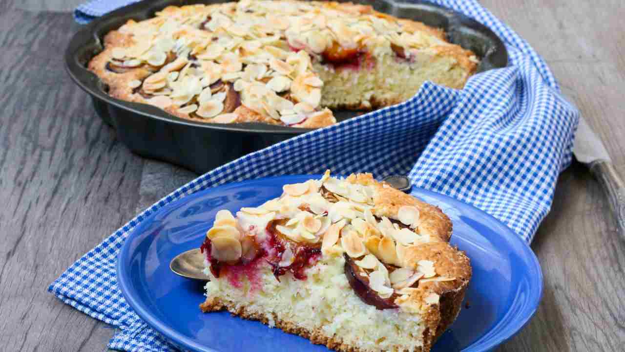 Torta di mandorle e prugne