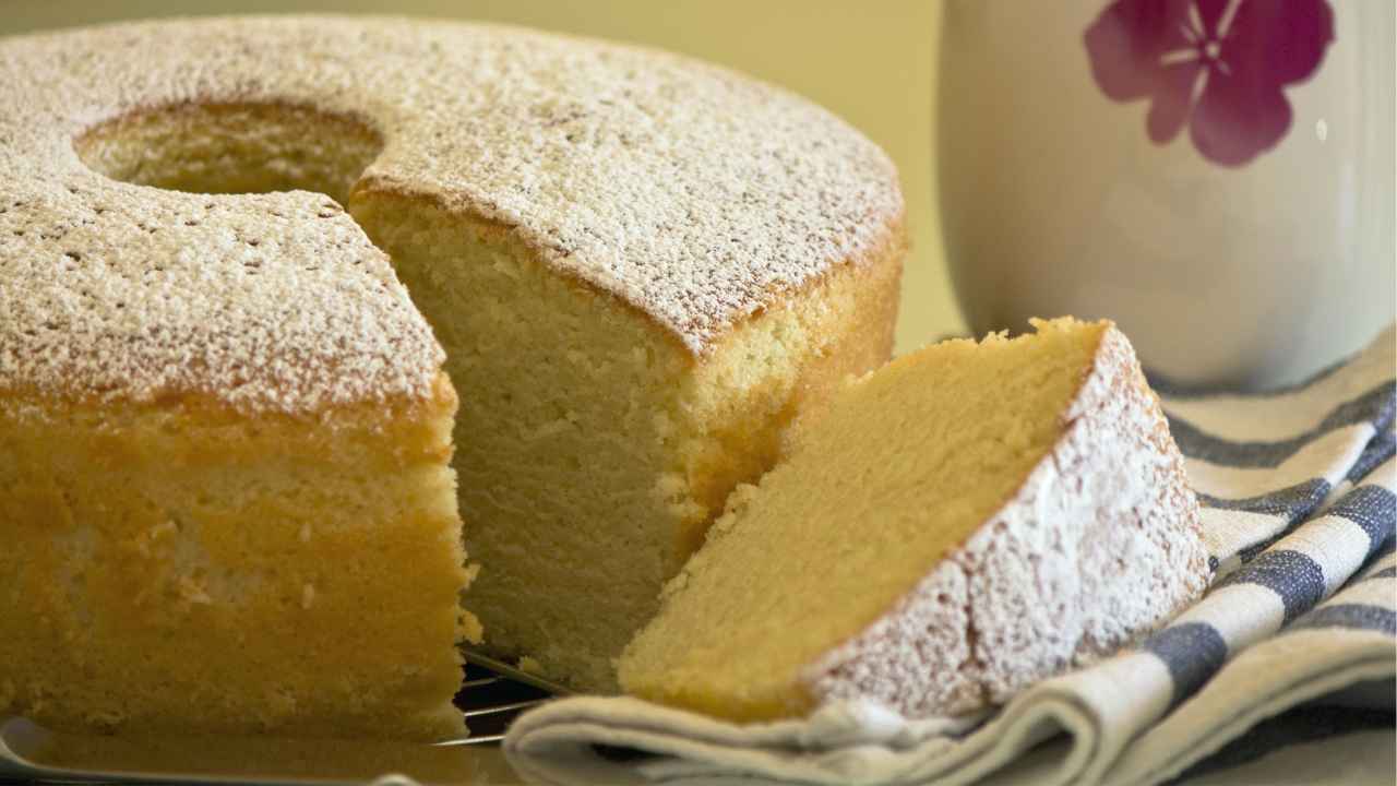 Torta flufflosa al limone RicettaSprint