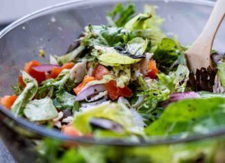 Trucco del tovagliolo per l'insalata - RicettaSprint