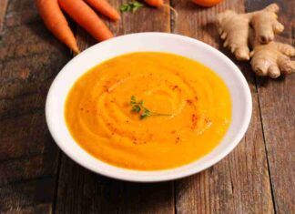 Zuppa di carote e zenzero con latte di cocco