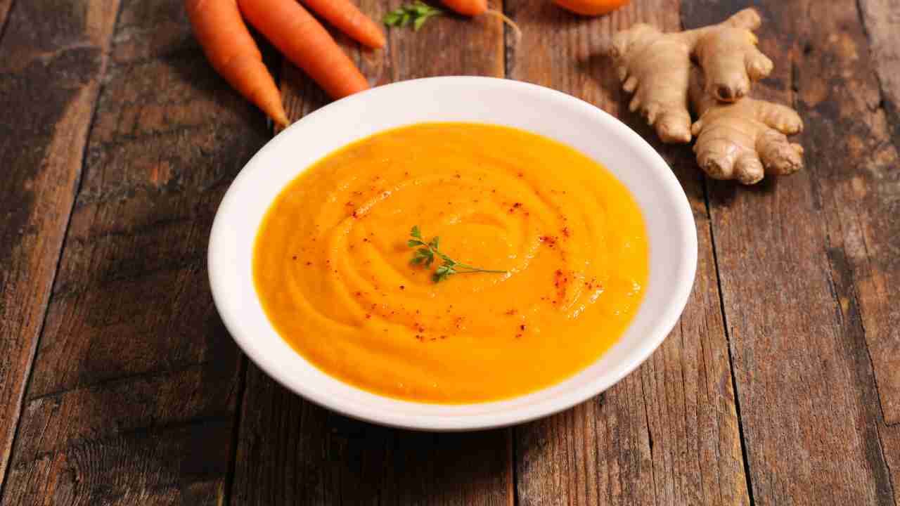 Zuppa di carote e zenzero con latte di cocco