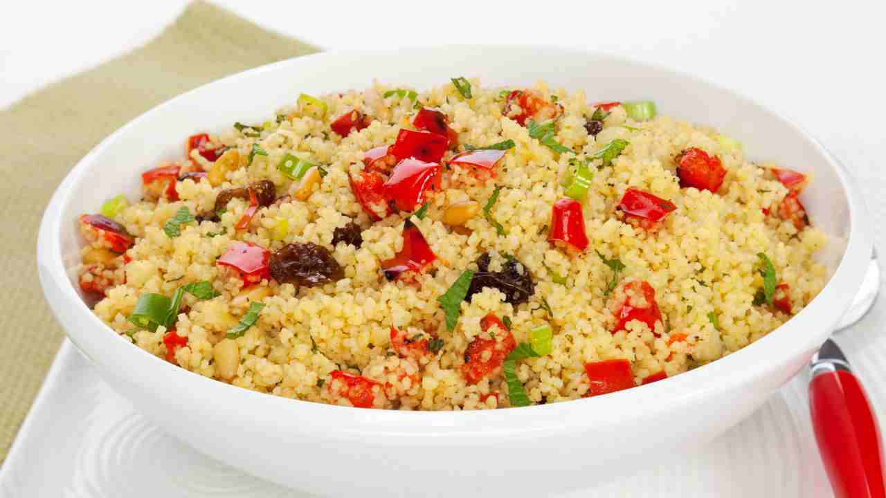 insalata di couscous con pomodorini, feta e limone