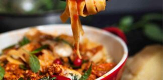 tagliatelle pesto rosso mozzarella e basilico ricettasprint