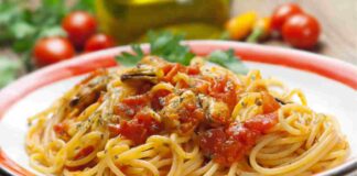 Anche al ristorante gli spaghetti con le cozze li mangi così, la mia ricetta è imbattibile e ti costa 3 € circa, è veramente top