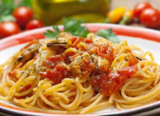 Anche al ristorante gli spaghetti con le cozze li mangi così, la mia ricetta è imbattibile e ti costa 3 € circa, è veramente top