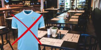 L'interno di un ristorante e la maglia della Lazio