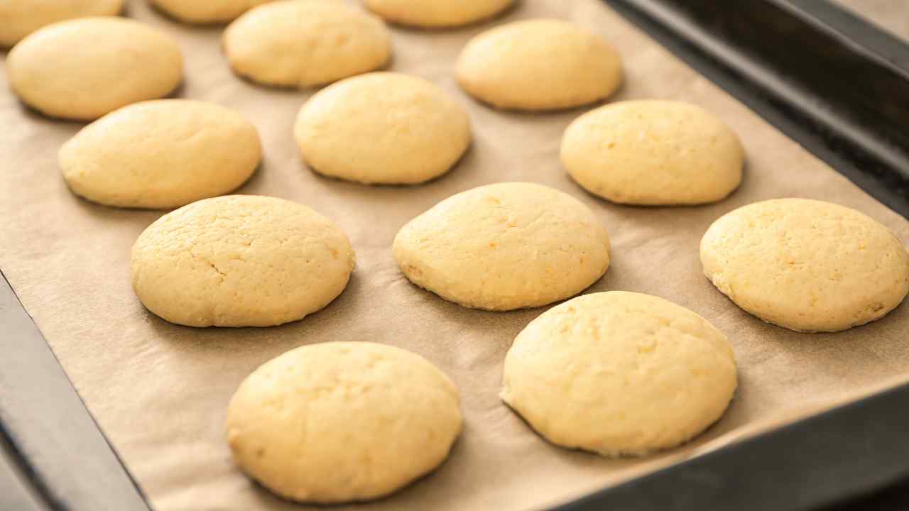 Biscotti sempre friabili ricetta - RicettaSprint