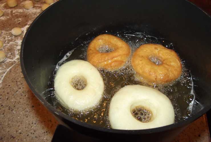 Ciambelline fritte e unte - RicettaSprint