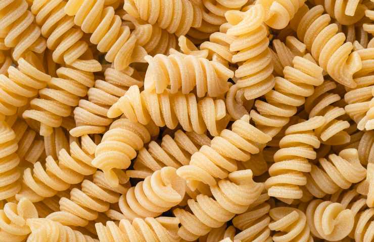 Dei fusilli ammassati