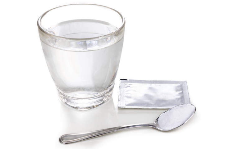 Un bicchiere di acqua e sale