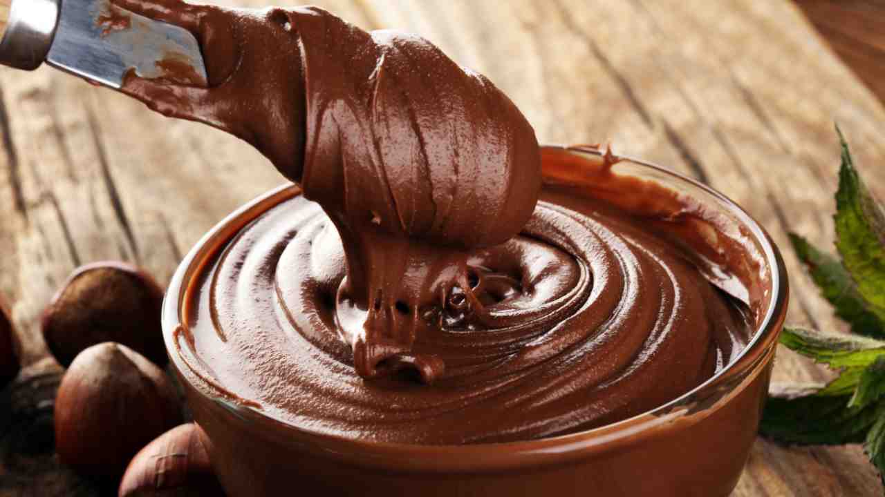 Crema alle nocciole buona come quella comprata - RicettaSprint