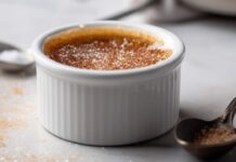 Che succede se combino crema catalana e caffè? Che la mattina ormai l’espresso lo gusto al cucchiaio in formato cremosità! Crema catalana al caffè