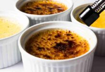 Crème brulée al caffè, il dessert che spacca la crosta e il cuore. Ti conquista al primo assaggio e non lo lasci più Crème brulée al caffè, il dessert che spacca la crosta e il cuore. Ti conquista al primo assaggio e non lo lasci più.