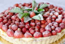 Crostata con crema chantilly e fragoline