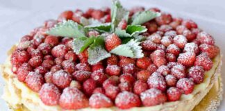 Crostata con crema chantilly e fragoline
