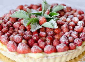 Crostata con crema chantilly e fragoline