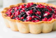 Crostata morbida ai frutti di bosco e yogurt greco, un dolce che ti sveglia bene e con il sorriso