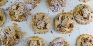 Crostatine alle mele e uva passa RicettaSprint