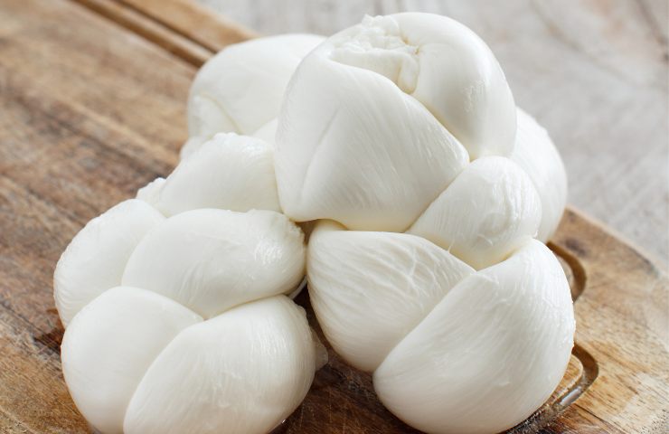 Una treccia di mozzarella