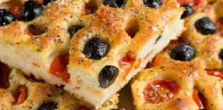 Focaccia con olive e pomodoro - RicettaSprint