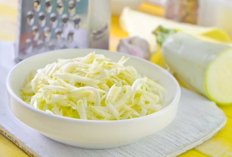 Frittelle salate di zucchina in pochi minuti - RicettaSprint