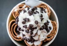 Gelato con gocce di cioccolato - RicettaSprint
