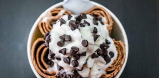 Gelato con gocce di cioccolato - RicettaSprint