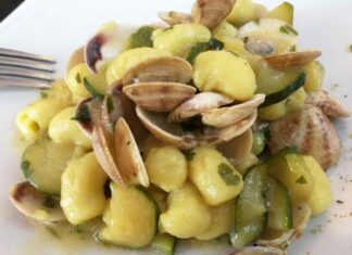Gnocchi di patate con vongole e zucchine