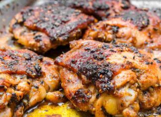 Il pollo lo metti a pezzi, il forno fa il resto. Il segreto è in questa marinatura che profuma di casa