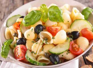 Insalata di pasta fredda con cetriolo pomodori e mozzarella RicettaSprint