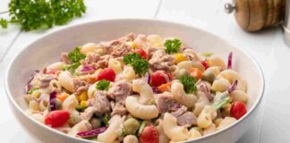 Insalata di pasta fredda per l'estate
