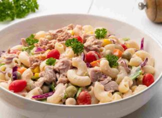 Insalata di pasta fredda per l'estate