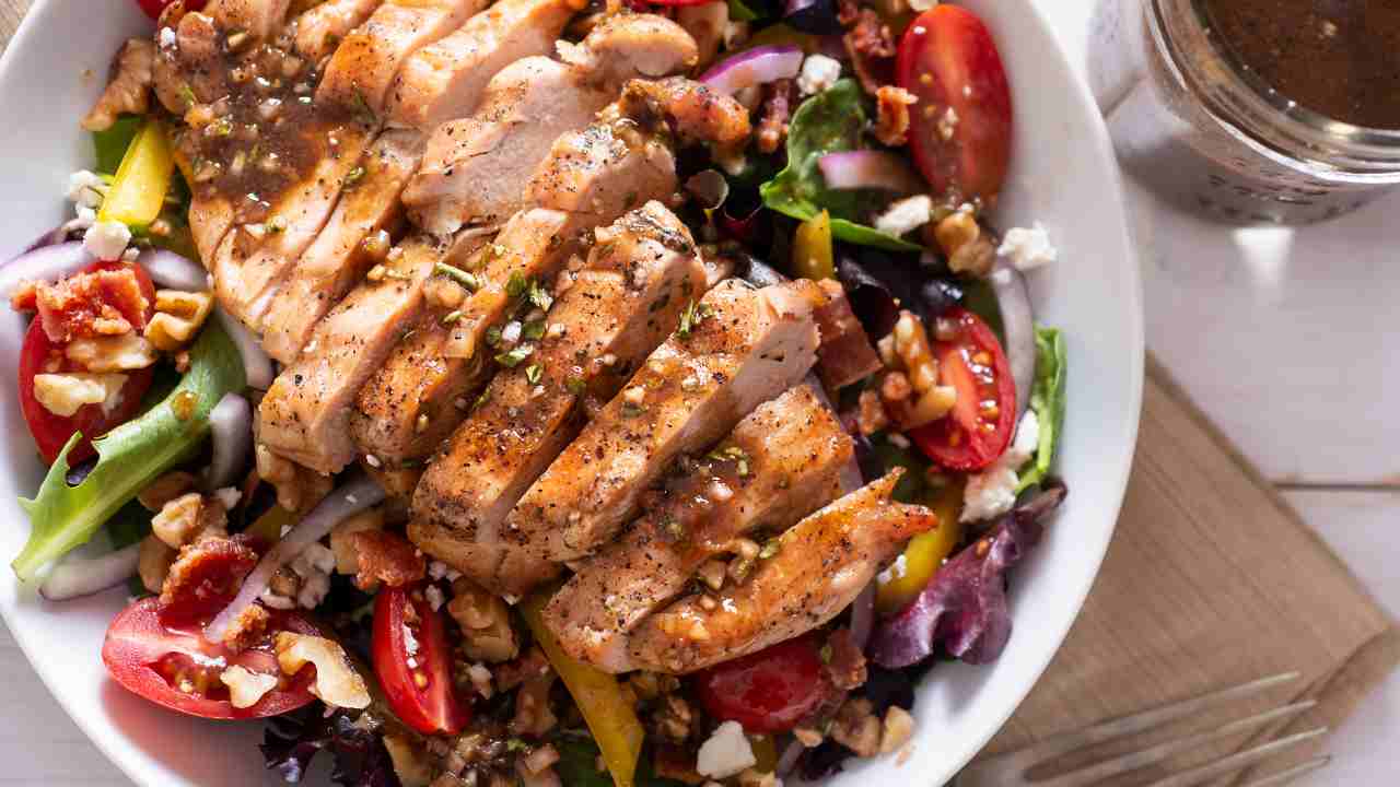 Insalata di pollo con frutta secca RicettaSprint