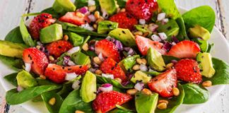 Insalata spinaci fragole avocado RicettaSprint