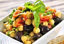 Ho terminato tutto quello che avevo in casa, ora posso partire felice: mi sono preparata questa insalata vegetariana wow, ipocalorica e super saziante Insalata vegetariana