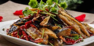 Melanzane con capperi e peperoncino