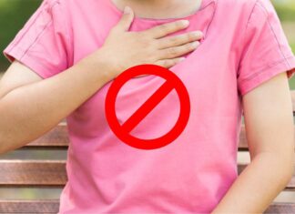 Una donna con il reflusso gastrico