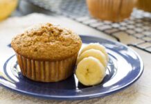 Questi muffin sono i preferirti di mia figlia, ormai li preparo tutti i giorni per lei, vanno subito a ruba Muffin alla banana veloci - RicettaSprint