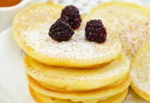 Profumo d’arancia e consistenza nuvolosa: questi pancake li preparo anche la sera, tanto sono leggeri così non ti senti in colpa Pancake all'arancia