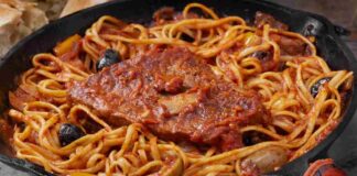 Pasta con la carne alla puttanesca