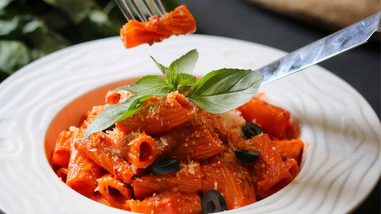 Pasta con pomodoro e tonno RicettaSprint