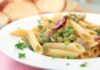 Pasta e piselli freschi