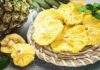 Un ananas tagliato a fette