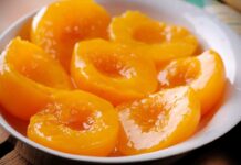 Pesche sciroppate fatte in casa