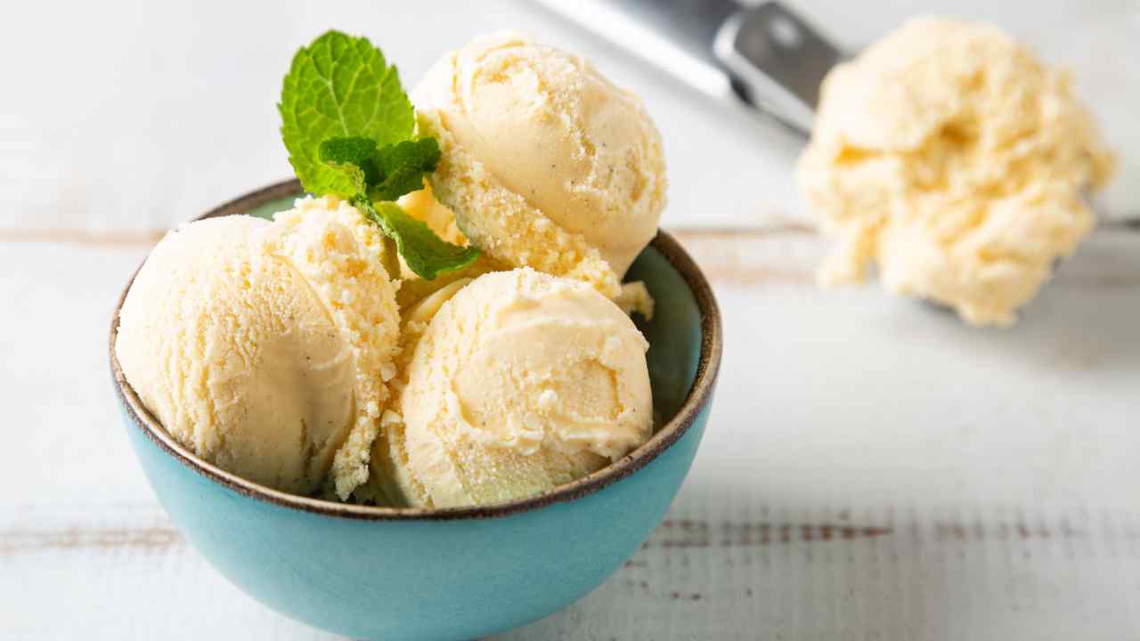 Gelato al limone senza gelatiera - RicettaSprint