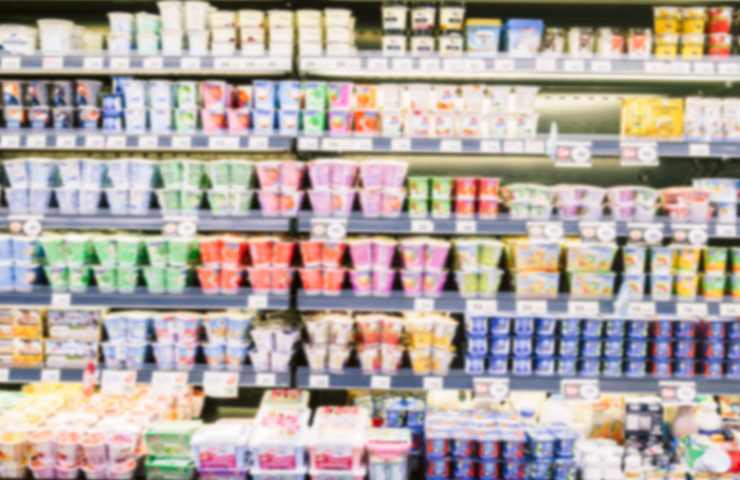 Degli yogurt al supermercato