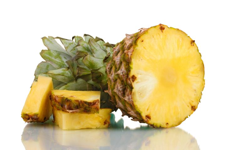 Un ananas affettato